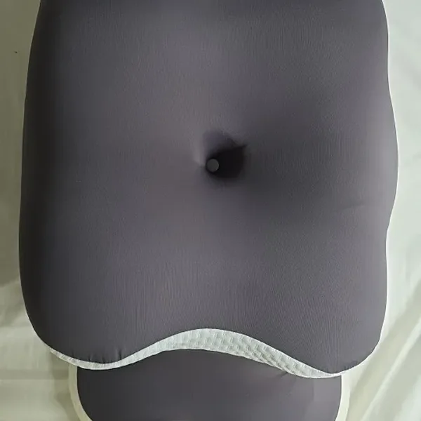 Cradleform memory foam pillow photographed by Hélène Y.