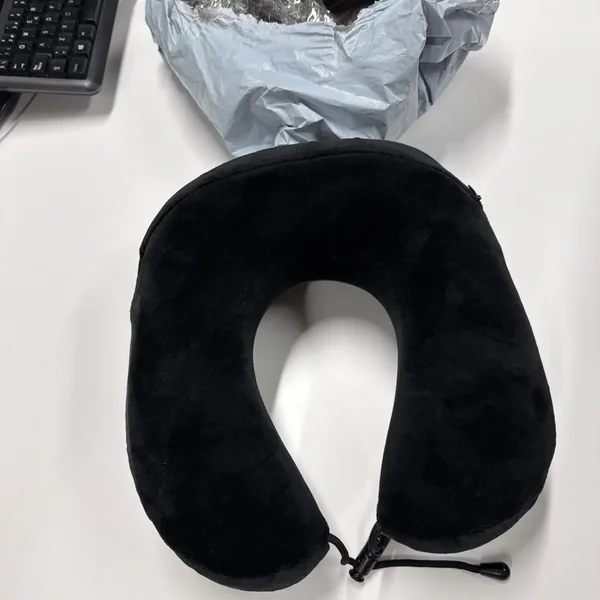 Cradleform travel pillow photographed by Miguel A.