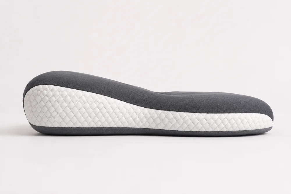 The pillow in profile: a raised crest along the front edge and a lower hollow behind it